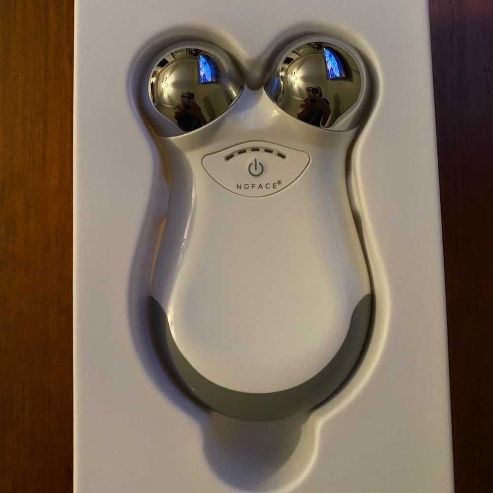 Nuface face mini toning device